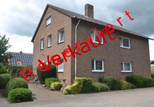 Großes Zweifamilienhaus auf einem großen Eigentumsgrundstück in Sackgassenlage von Ahaus-Ottenstein