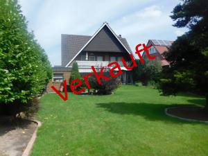 Erdgeschoß-Eigentumswohnung in einem Zweifamilienhaus mit Gartenanteil in zentraler Wohnlage v.Velen